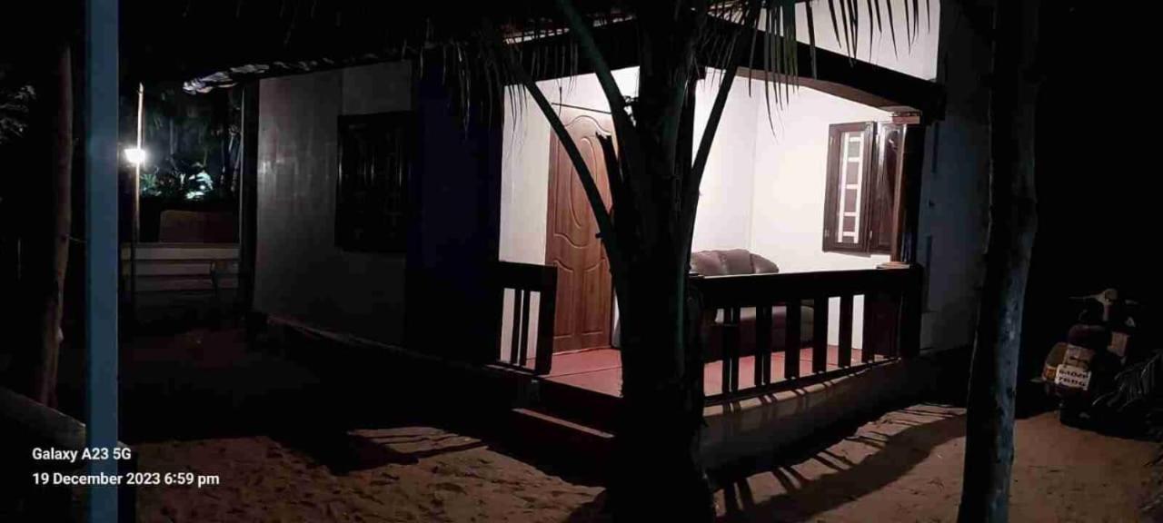 פאלולם Casa Beach Hut Resort מראה חיצוני תמונה
